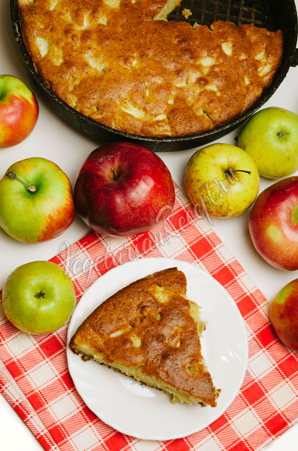 Шарлотка с яблоками на сметане: рецепт ароматной выпечки