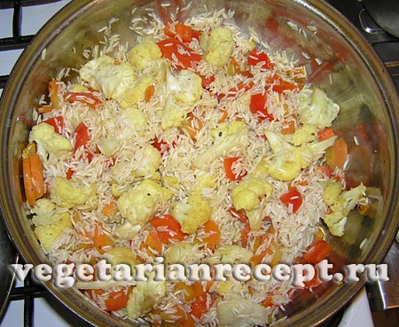 Готовим рис с овощами и сыром