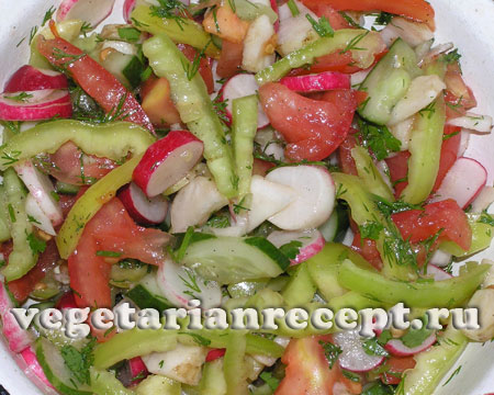 Витаминный салат из свежих овощей с топинамбуром