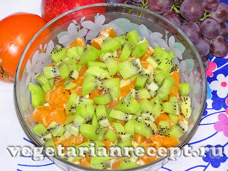 Порезанный киви для фруктового салата (фото)