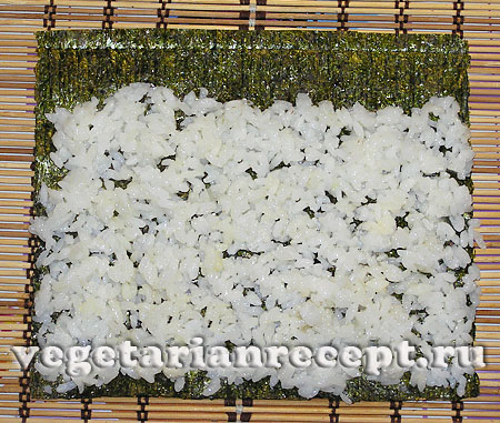 Приготовление вегетарианских суши роллов - рис