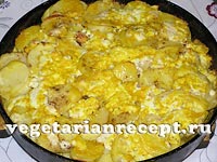 Запеченный картофель с сыром и сметаной