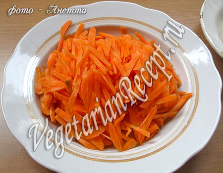 Порезанная морковь для плова