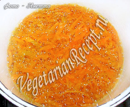 Приготовление вегетарианского плова - пассерование моркови