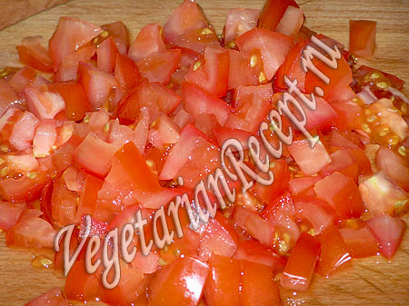 Салат с жареной картошкой и гранатом - помидоры