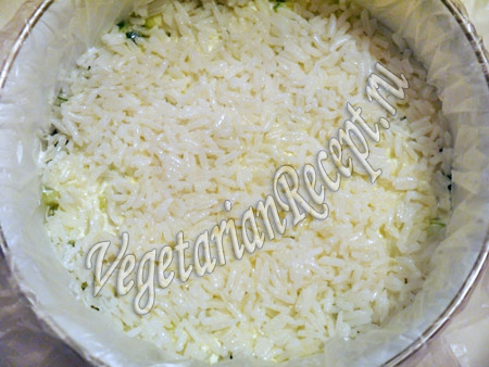 третий слой слоеного салата - рис