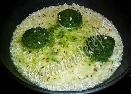приготовление риса со шпинатом