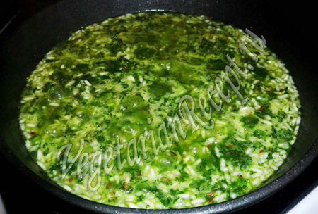 зеленый рис со шпинатом
