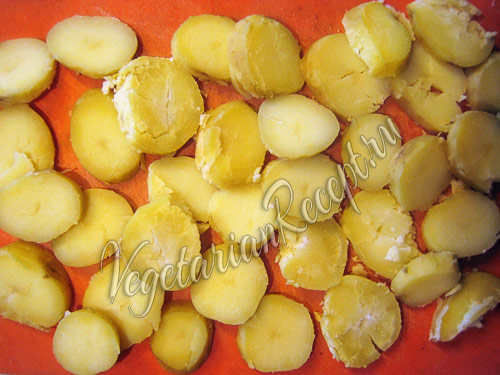 нарезанный кружочками картофель