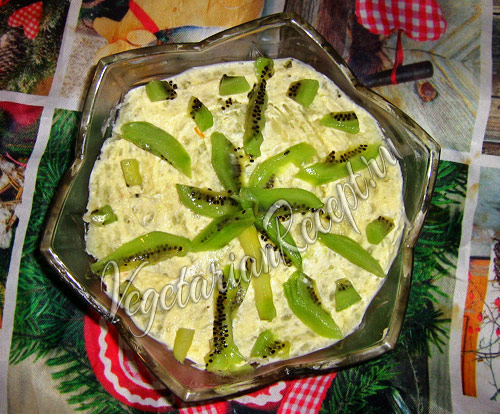 слоеный салат с киви и сыром