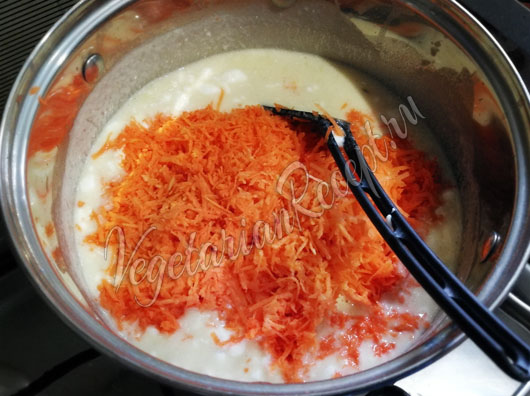 Кладем в суп морковь