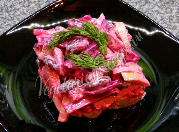 Салат из свеклы и консервированной красной фасоли